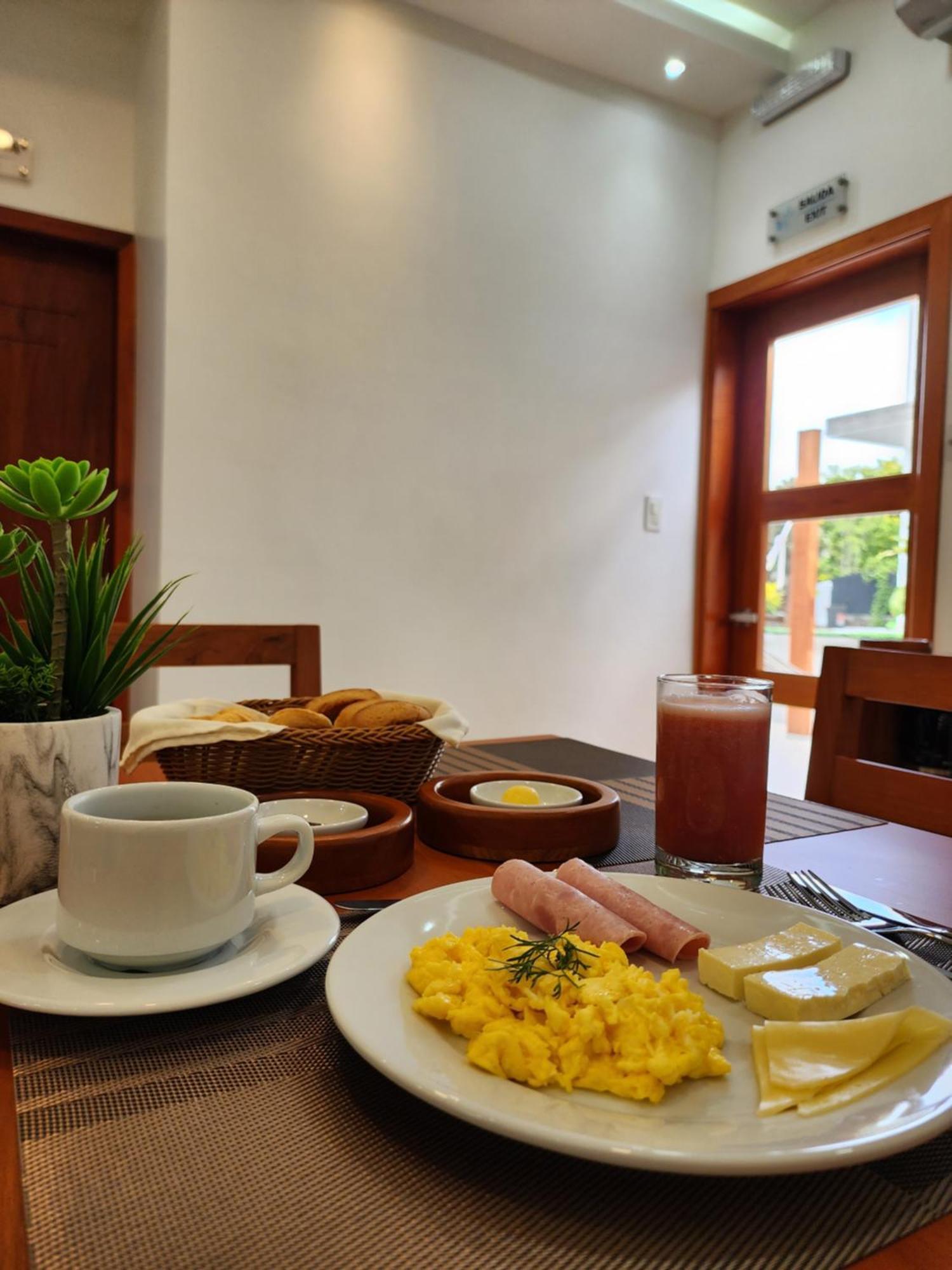 Casa Galapagos By Hostal Fragata Puerto Ayora  Bagian luar foto