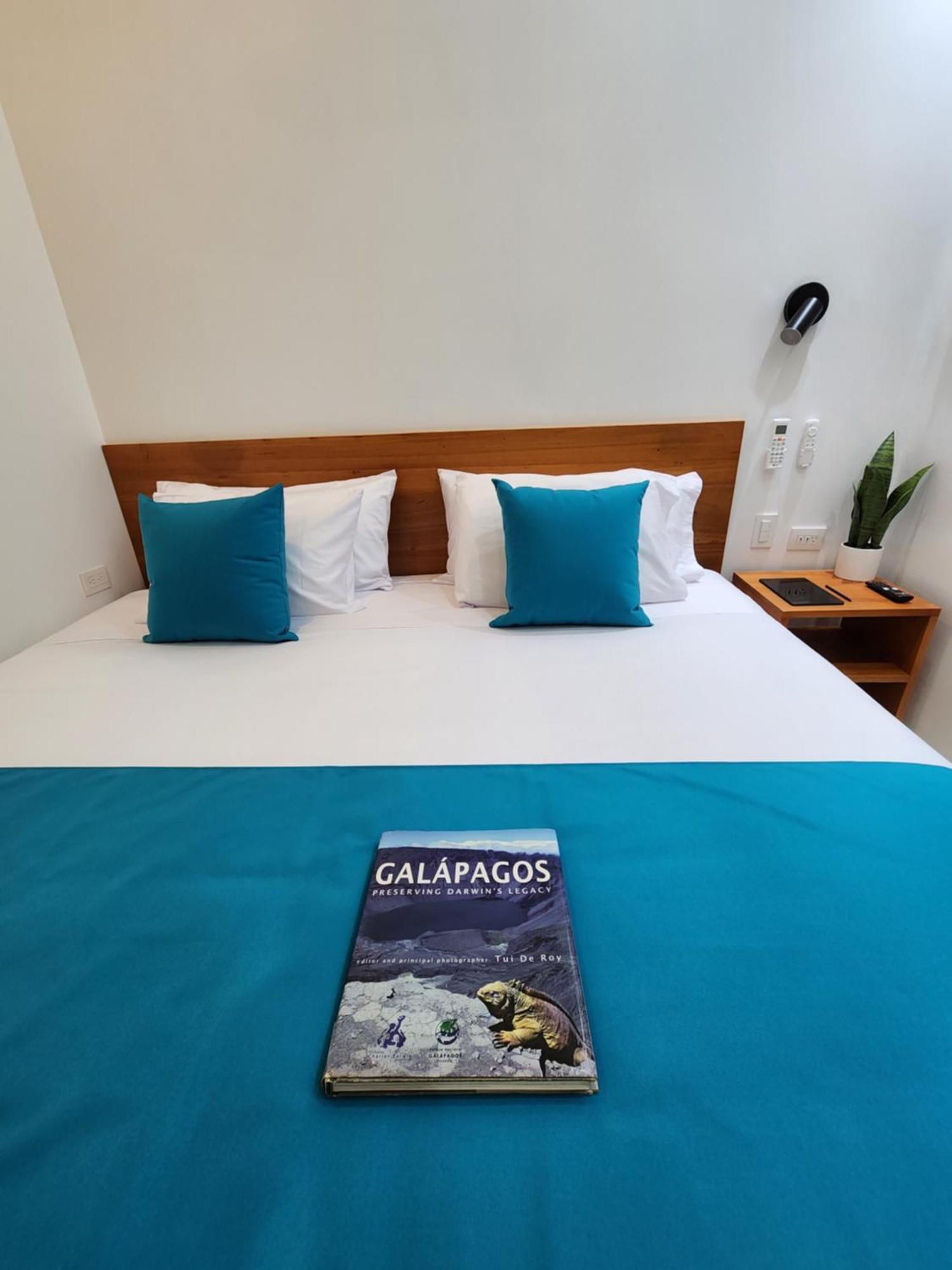 Casa Galapagos By Hostal Fragata Puerto Ayora  Bagian luar foto